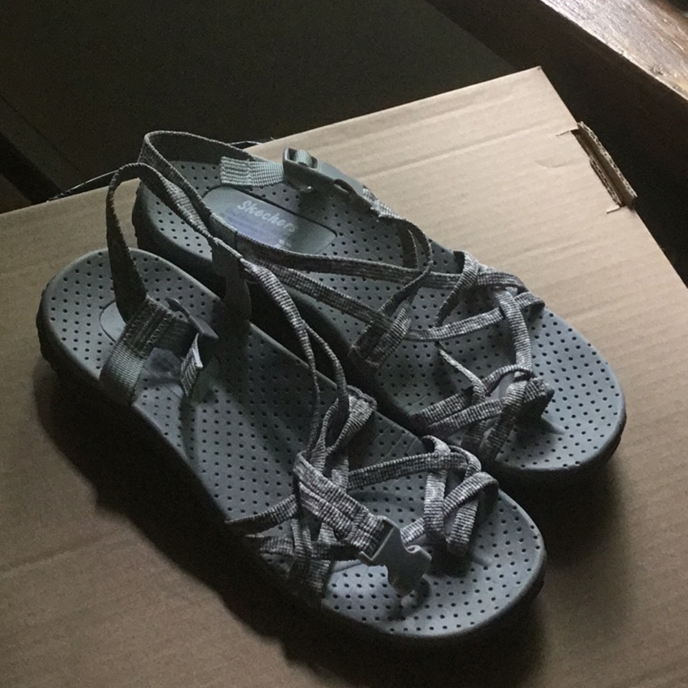 SKECHERS SANDALS EUC GRAY AND PURPLE SIZE 8